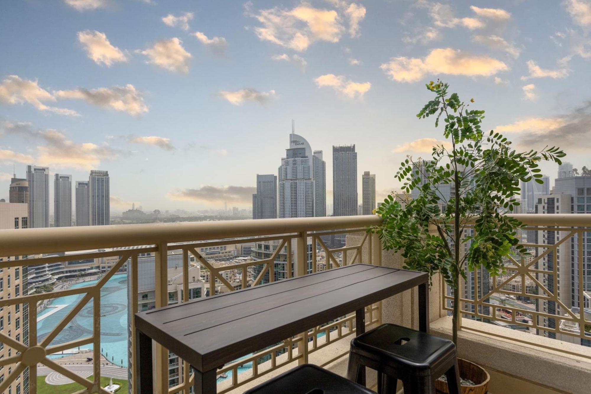 Luxury 2br Downtown With Burj Khalifa Views Dubai