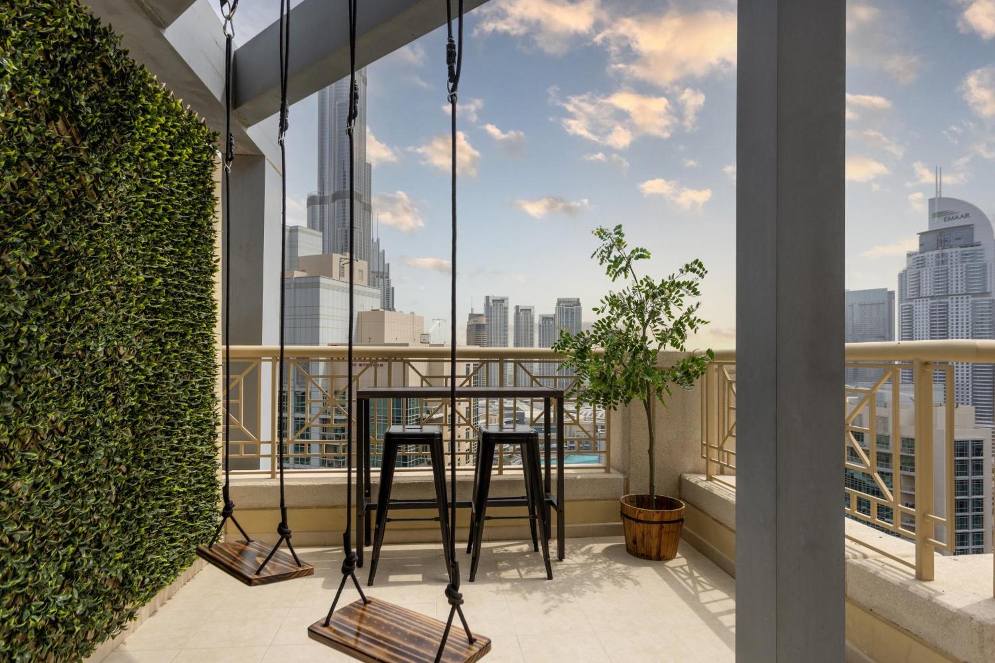 Luxury 2br Downtown With Burj Khalifa Views