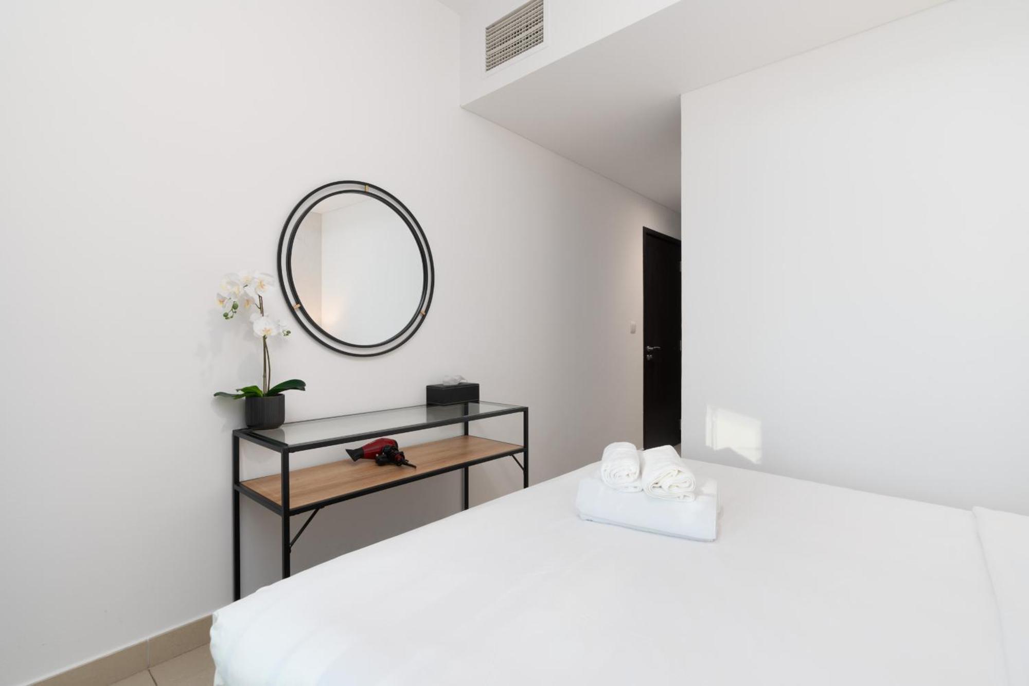 Apartment Luxury 2br Downtown With Burj Khalifa Views *