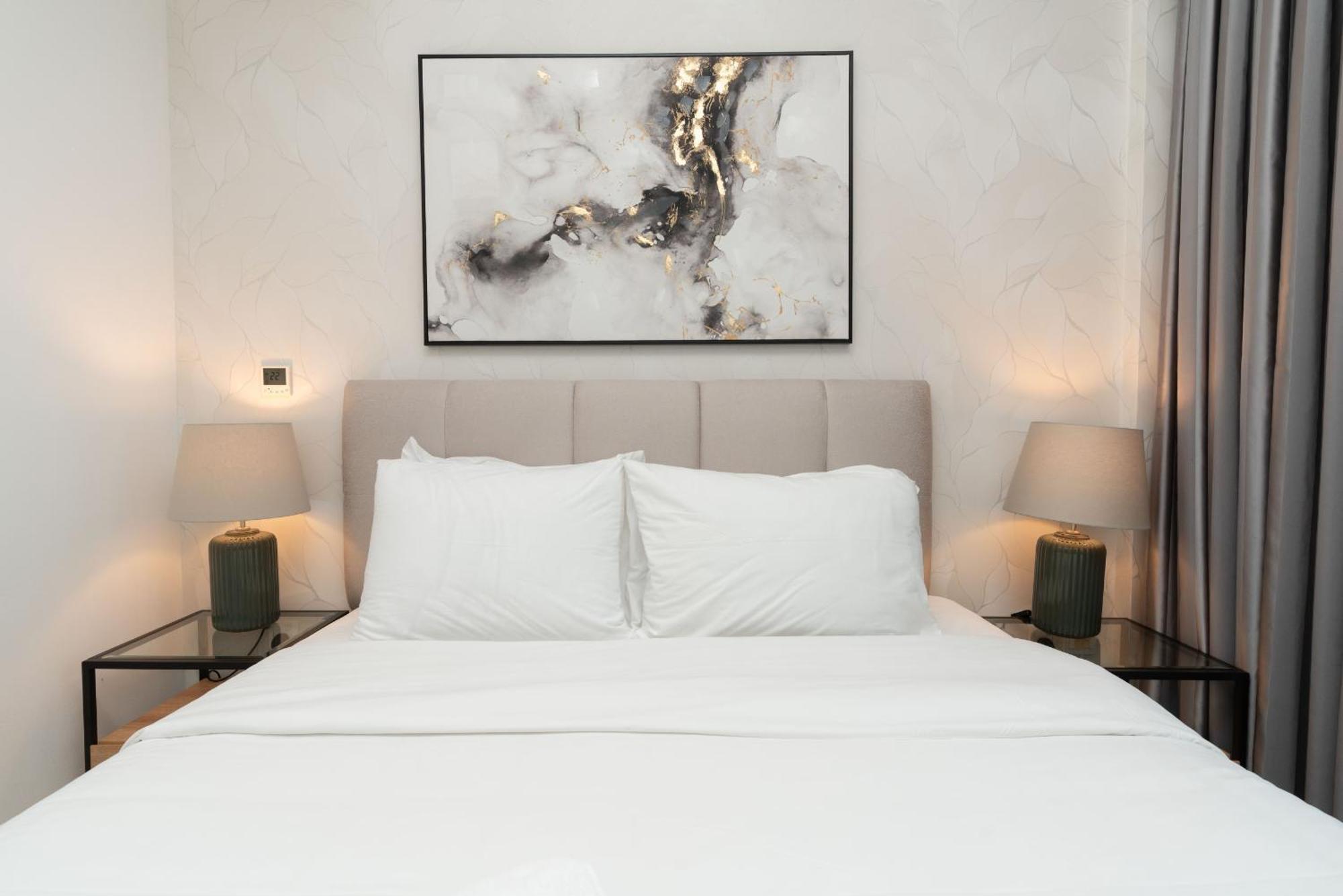 Luxury 2br Downtown With Burj Khalifa Views *