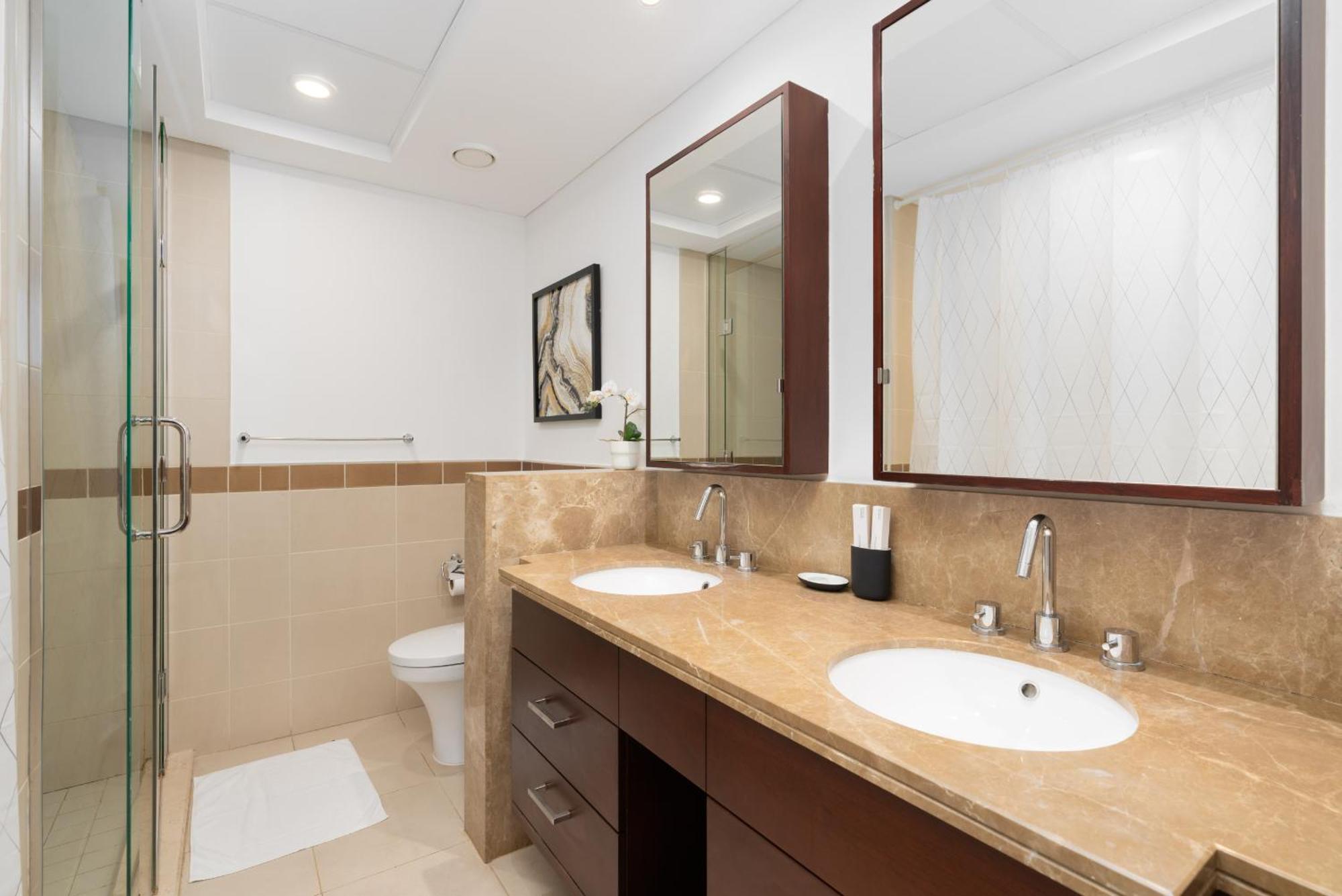 Luxury 2br Downtown With Burj Khalifa Views