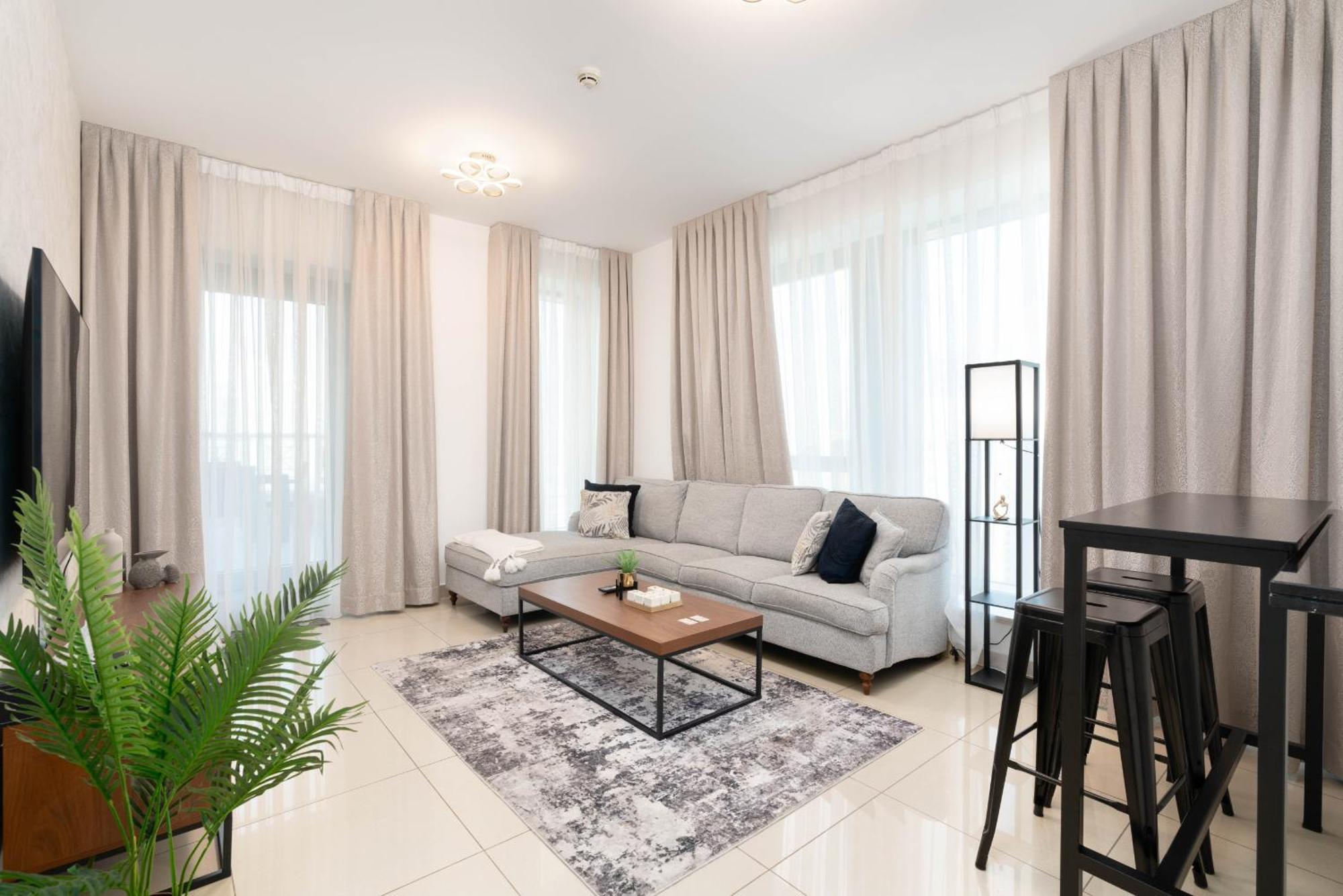 Luxury 2br Downtown With Burj Khalifa Views