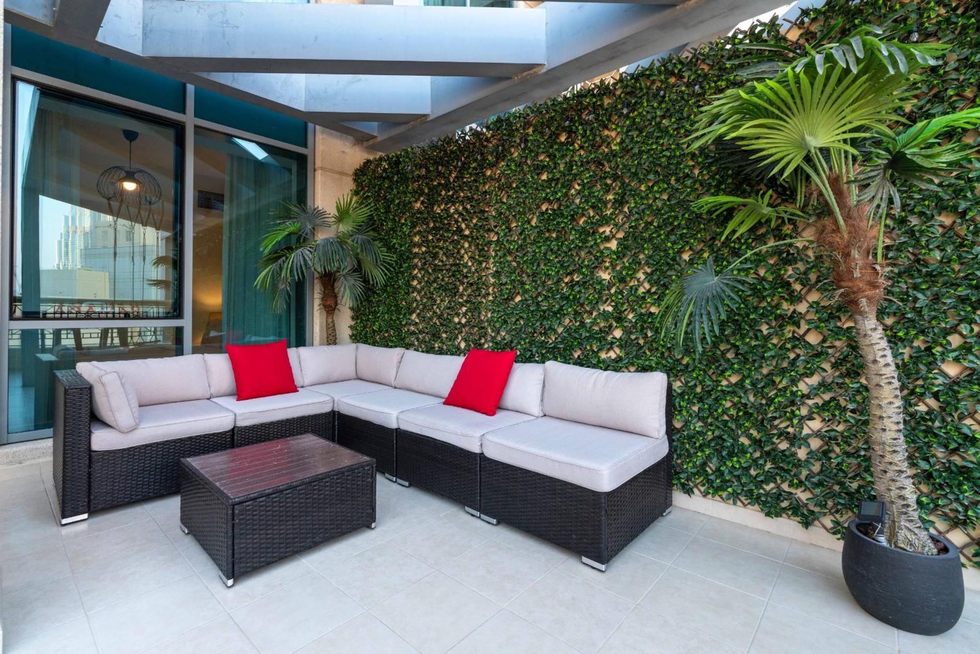 Luxury 2br Downtown With Burj Khalifa Views Dubai